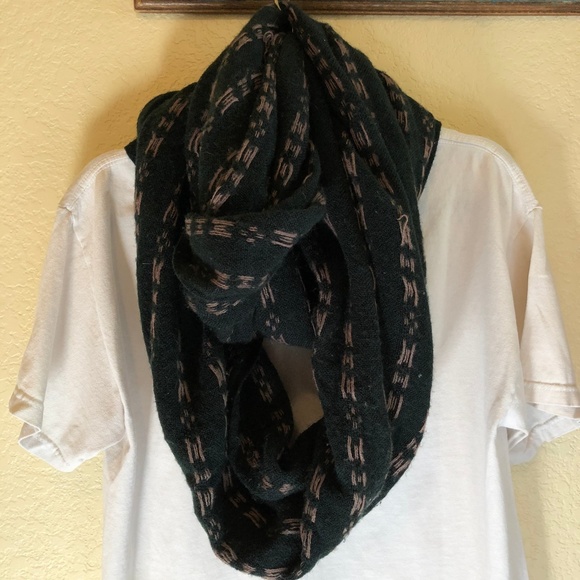 14th & Union Accessories - Navy Blue / Mauve Pattern Infinity Scarf